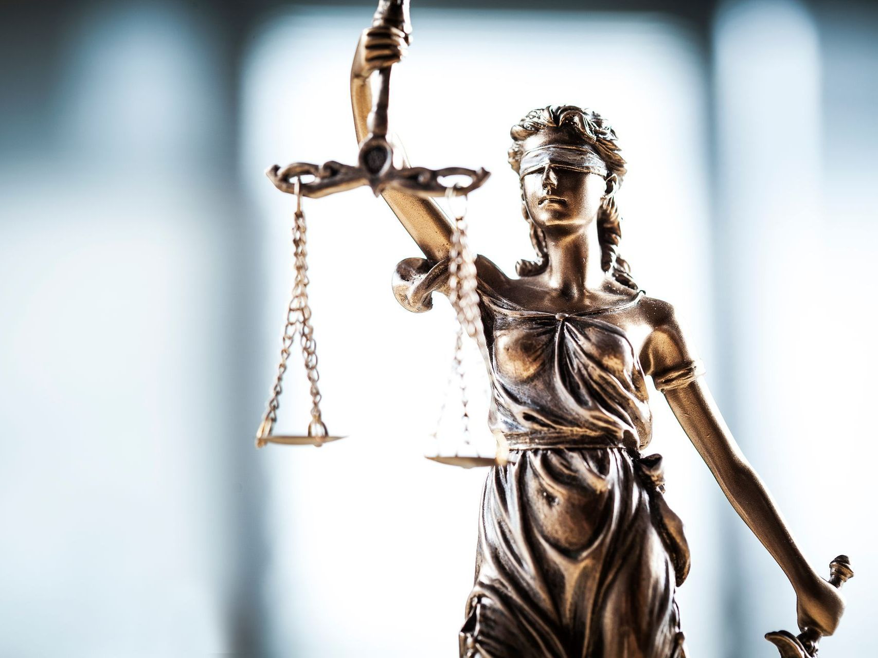 Figurine de la justice en bronze