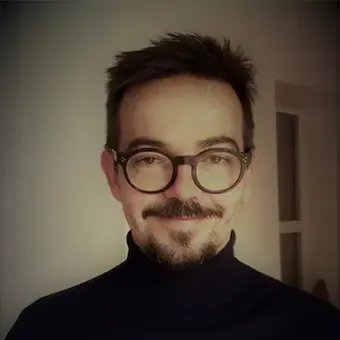 Maître Florian BECAM avec des lunettes