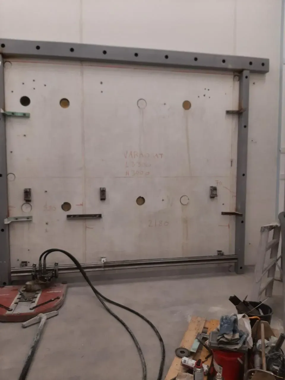 Uudenmaan Timanttisahaus ja -poraus Oy-logo Uudenmaan Timanttisahaus ja -poraus Oy palvelee Hyvinkäällä