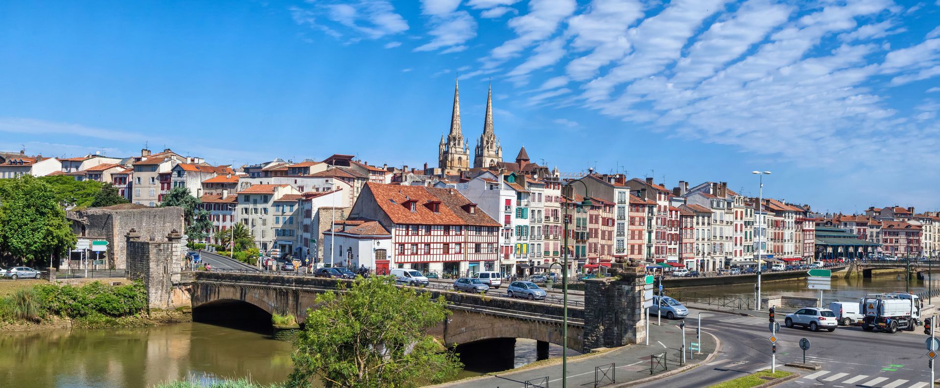 La ville de Bayonne près de Tarnos.