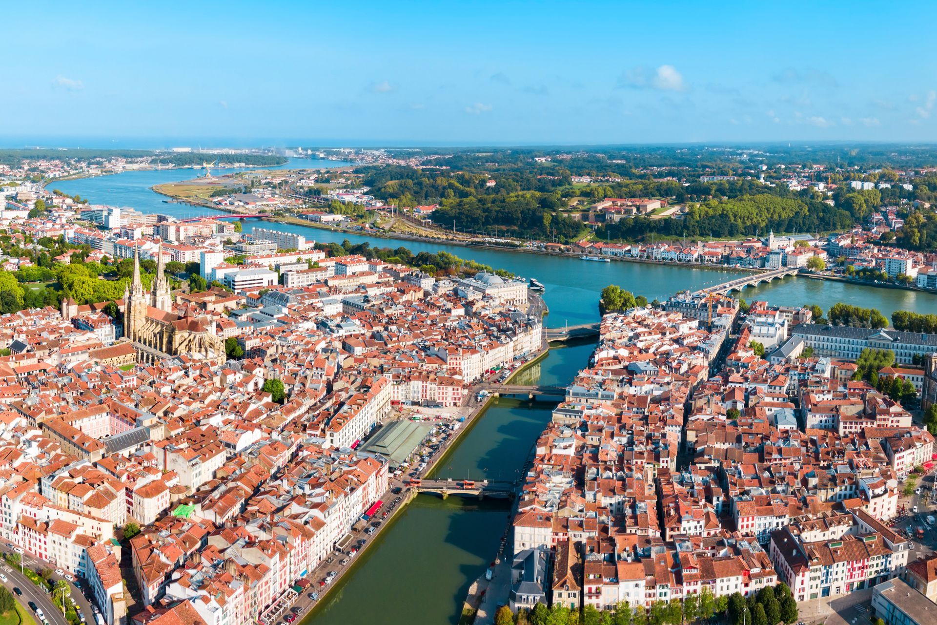 Vue aérienne de la ville de Bayonne.