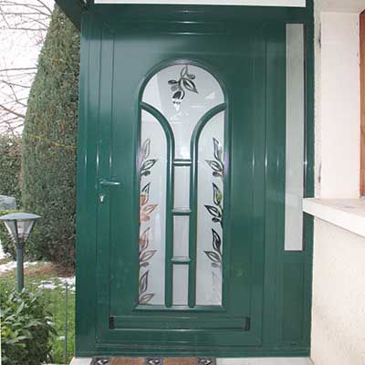 porte d'entrée avec vitrage dépoli et décor feuilles