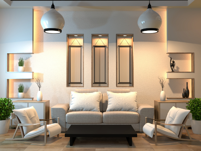 Salon avec meubles de couleur crème, table basse noire, suspensions blanches et œuvres d'art encadrées.