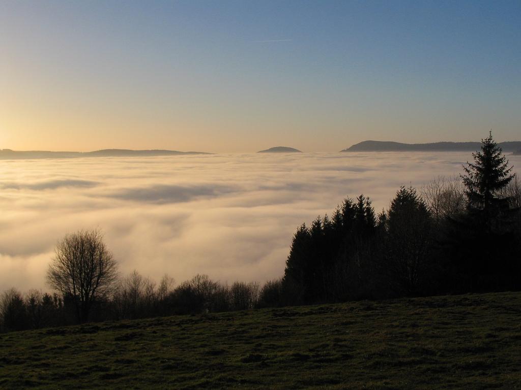 Photo d'un paysage à l'aube