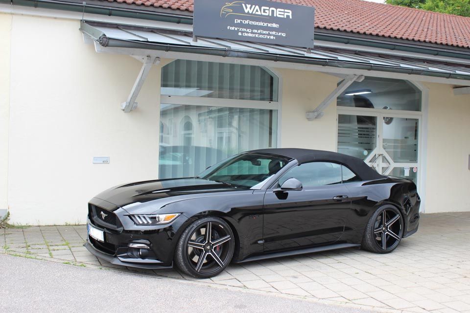 Ford Mustang Cabrio Lackaufbereitung Exklusiv inkl .Micro Kratzer und Anti Hologramm Politur und Versiegelung mit Teflon Cornauba Wachs .Cabrio Verdeck Reinigung und Cabrio Stoff Imprägnierung.