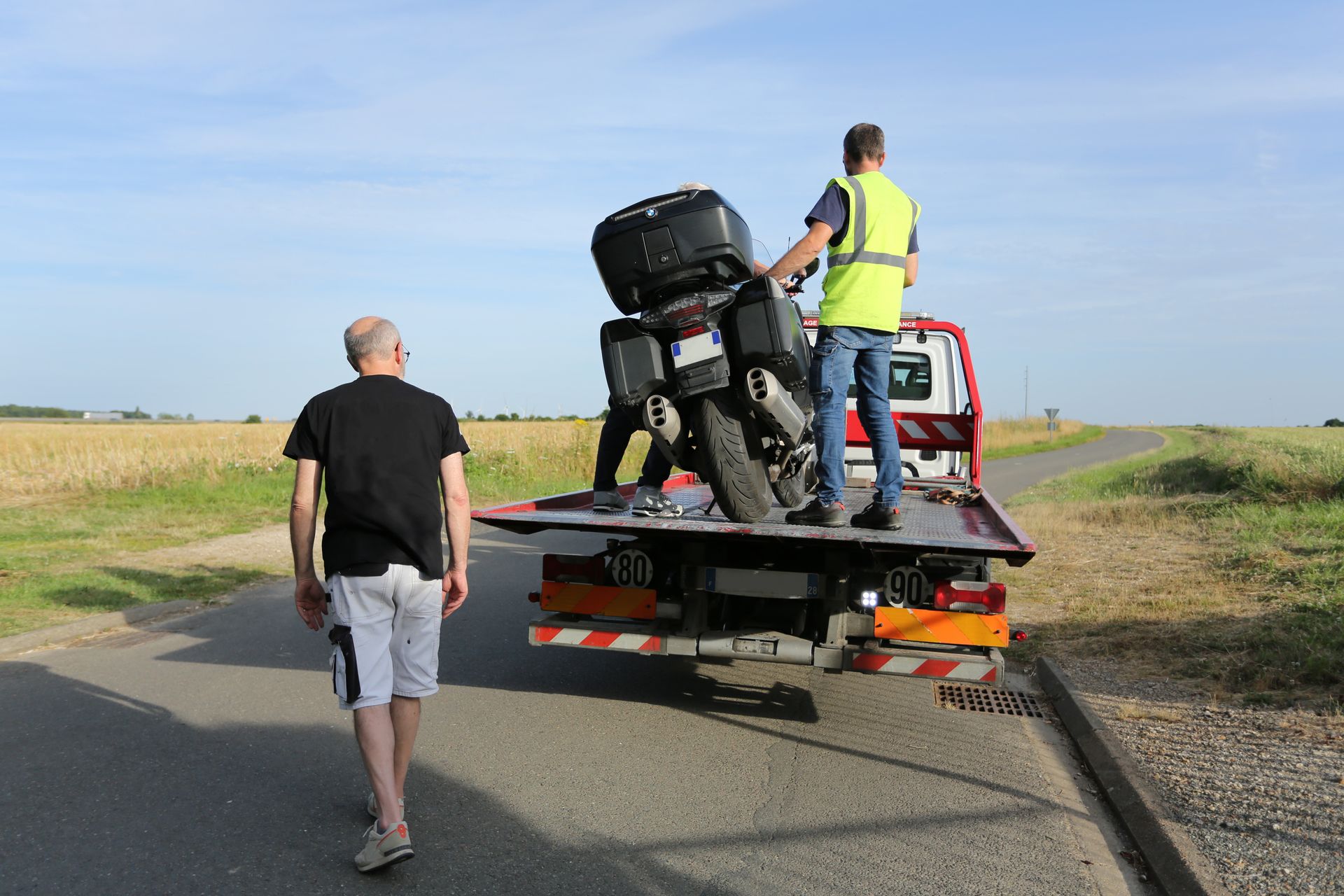 Un dépannage de moto.