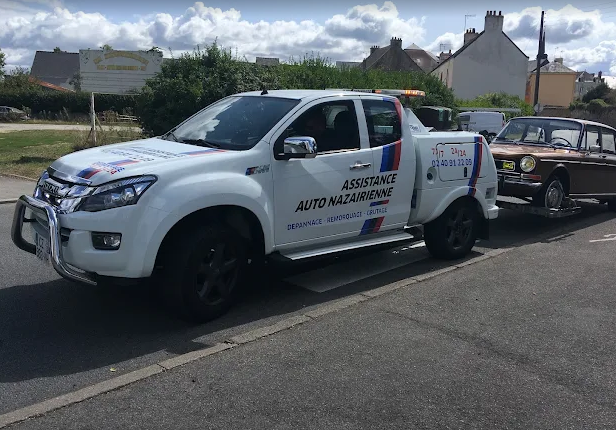Le dépannage d'une voiture de collection.