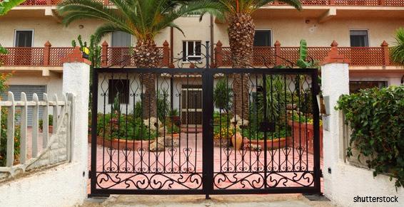 Du portail métallique aux palmiers, tout pour votre jardin