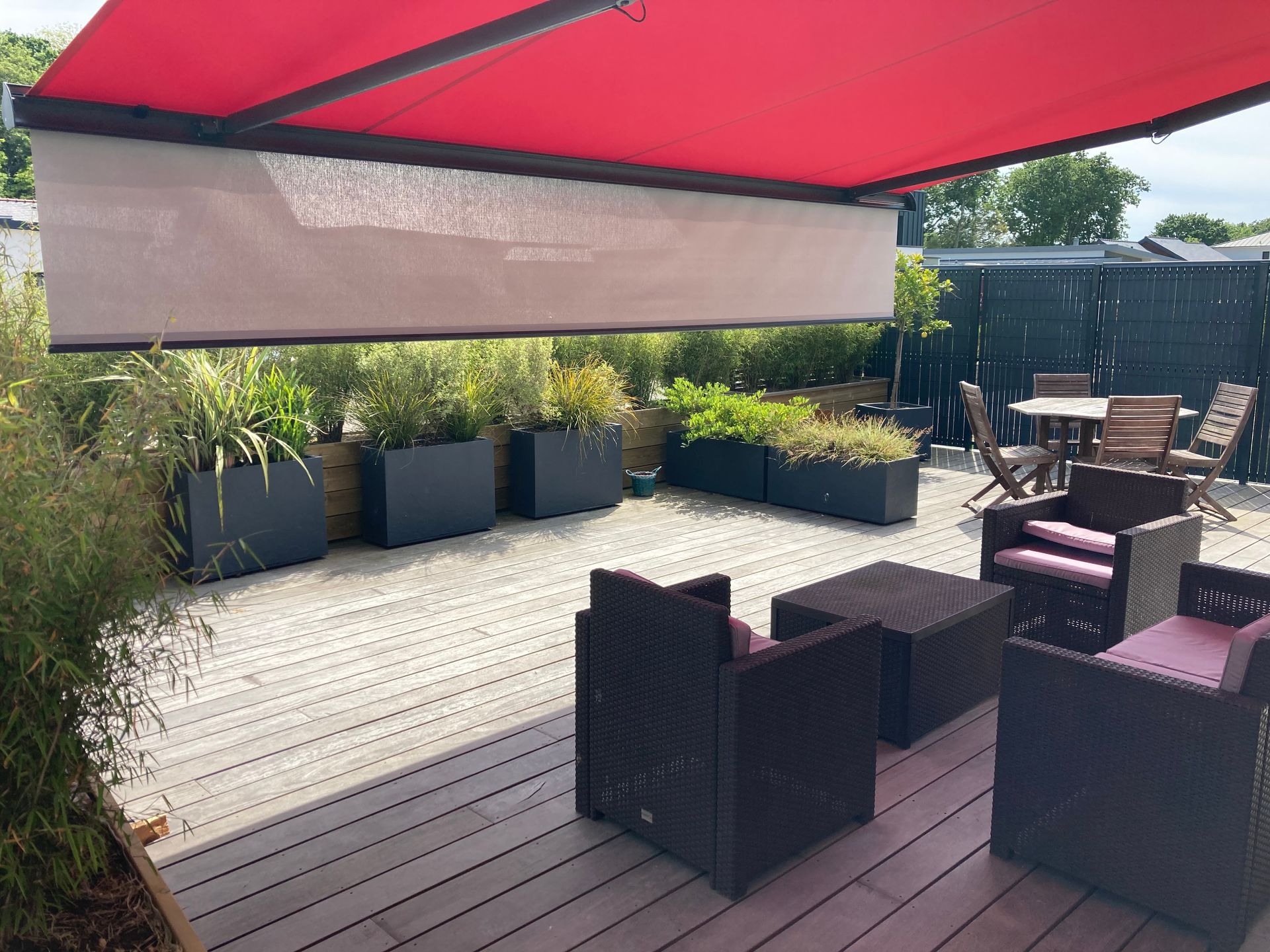 Un store rouge et beige bénodet