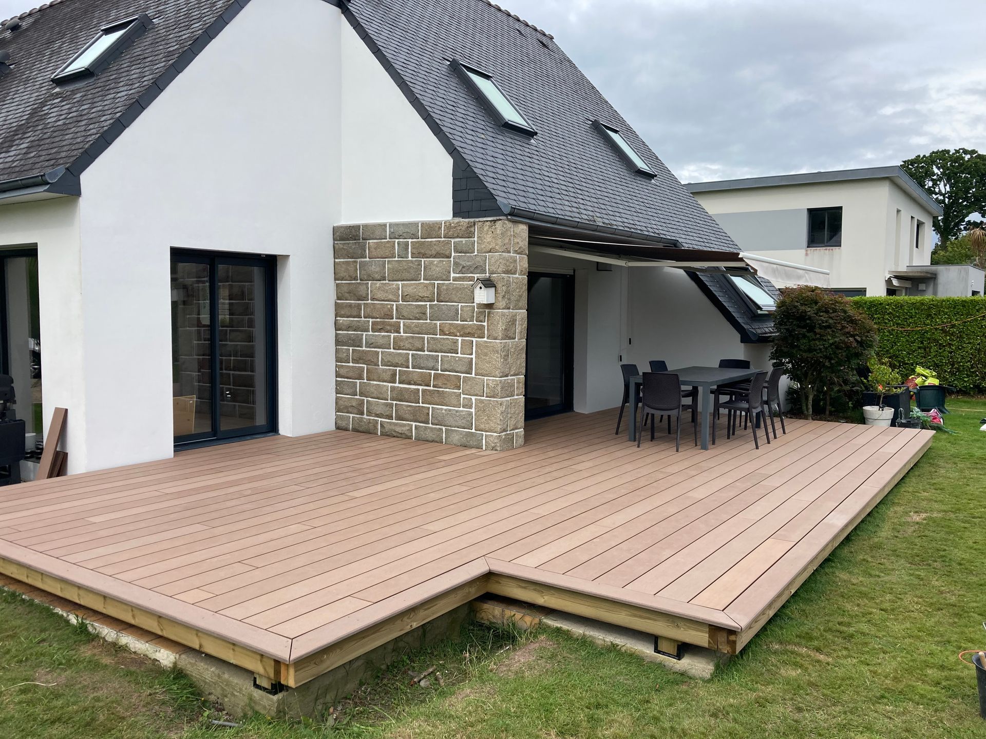 Une pose de terrasse en cour