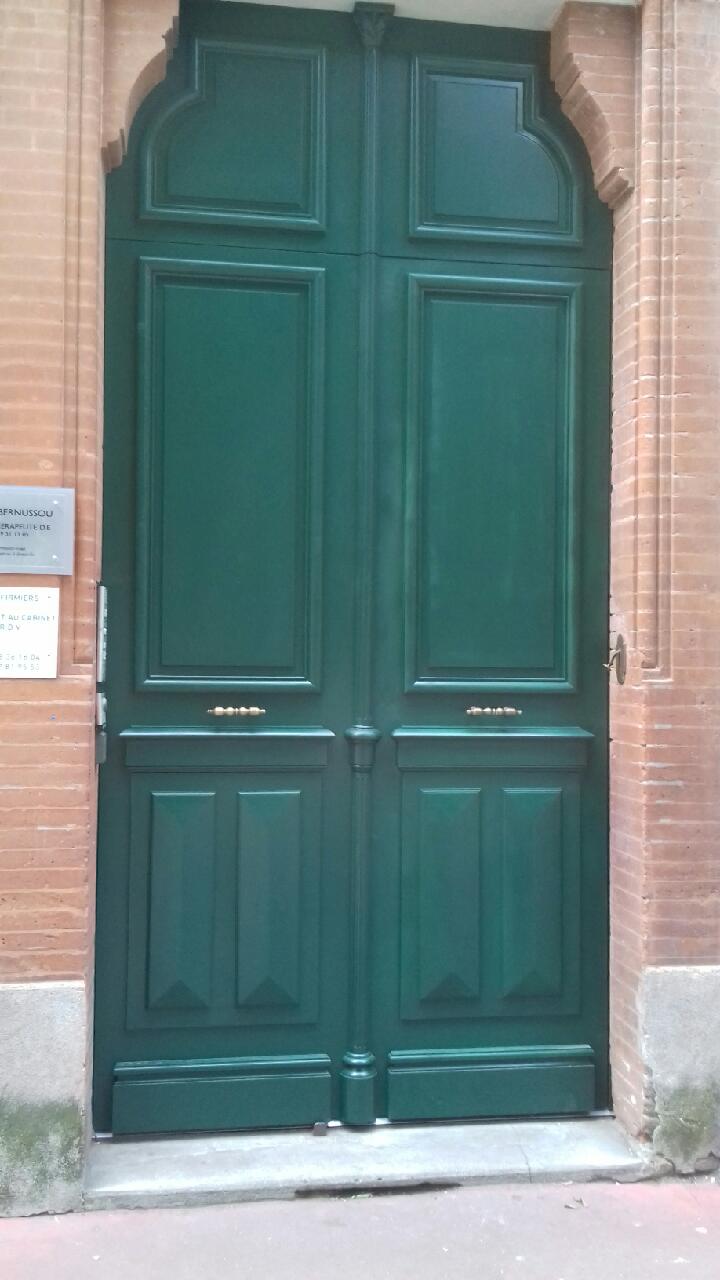 Porte en bois verte