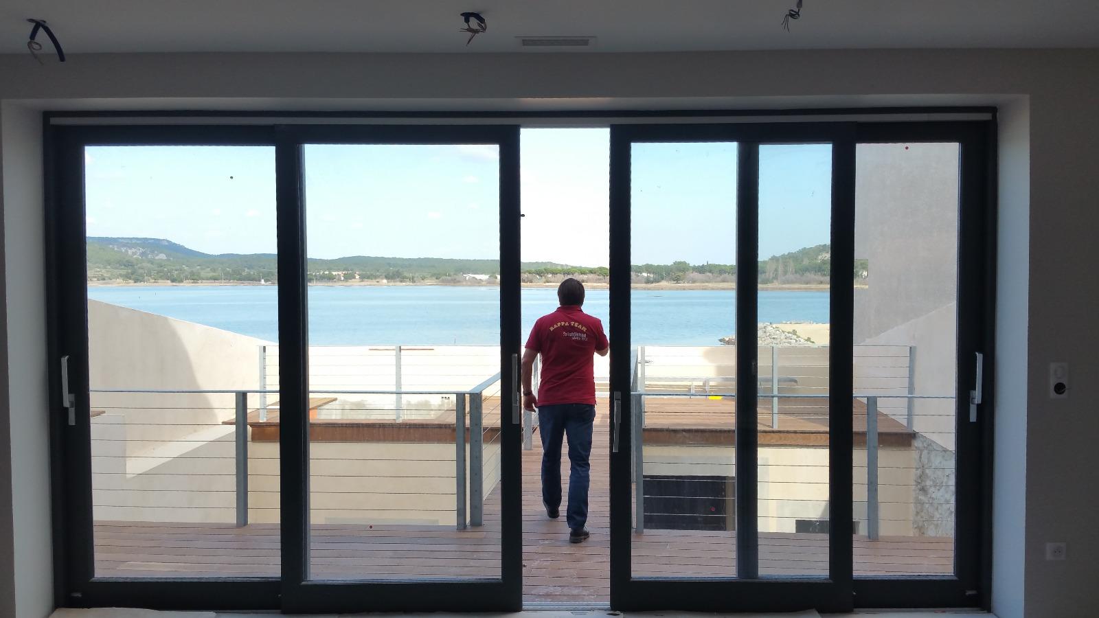 Baie vitrée coulissante noire