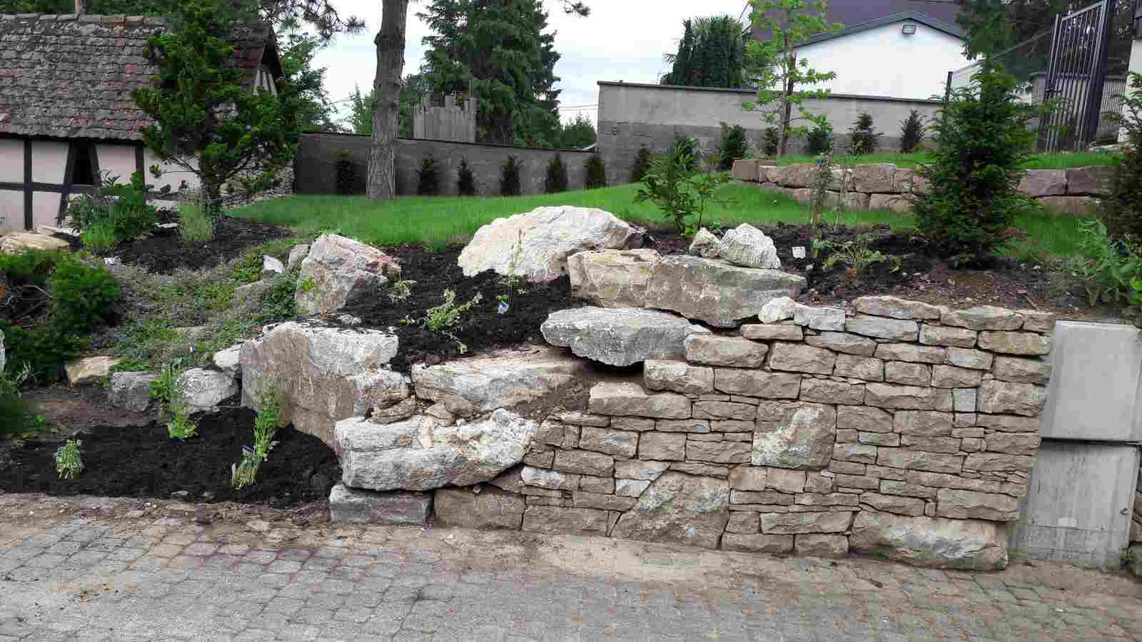 Construction de muret en pierre