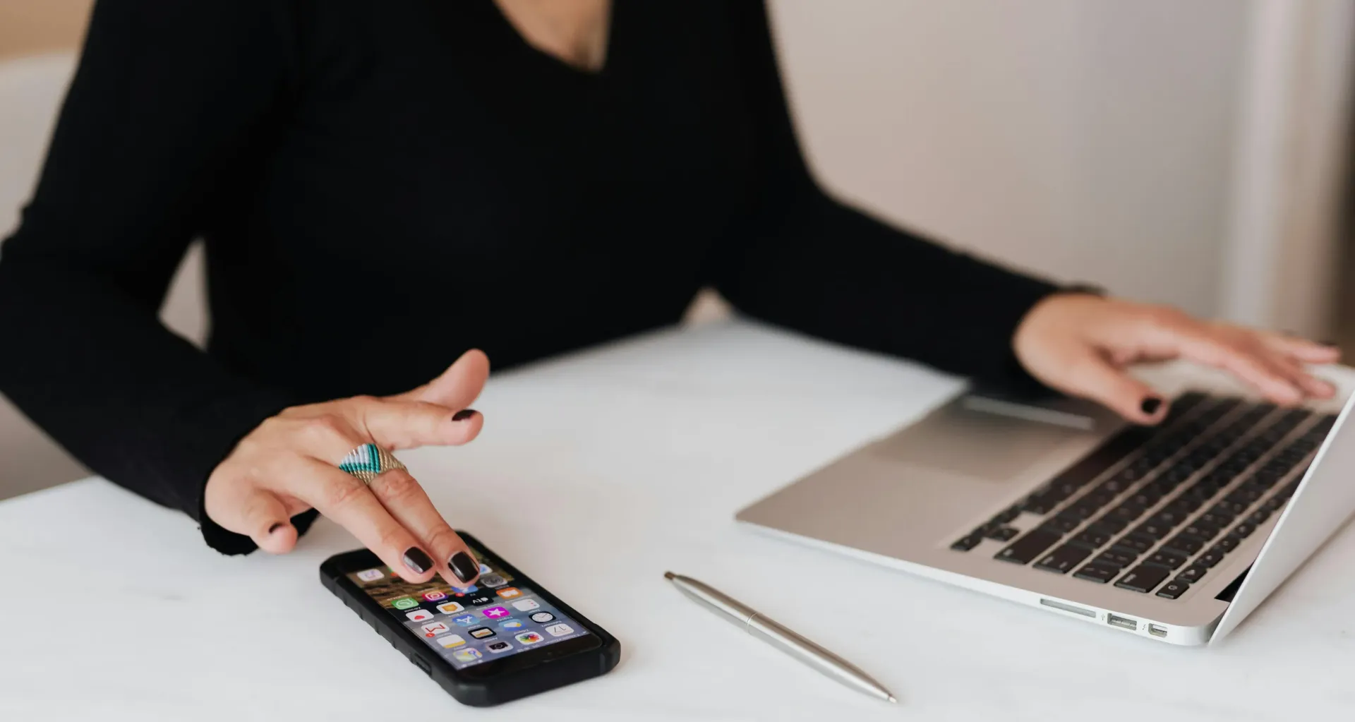 Mujer trabajando seo pozuelo