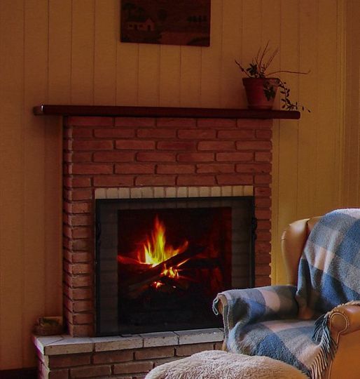 Insert avec entourage  en briques rouges en état de marche.