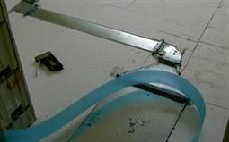 Lüftungskanäle und Kälteleitungen für Wohnraum Klimatisierung unter dem Estrich in einem Passivhaus