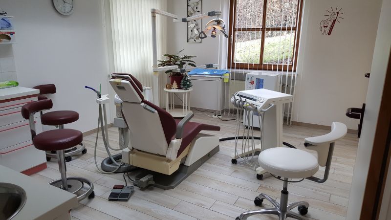 Behandlungszimmer beim Zahnarzt