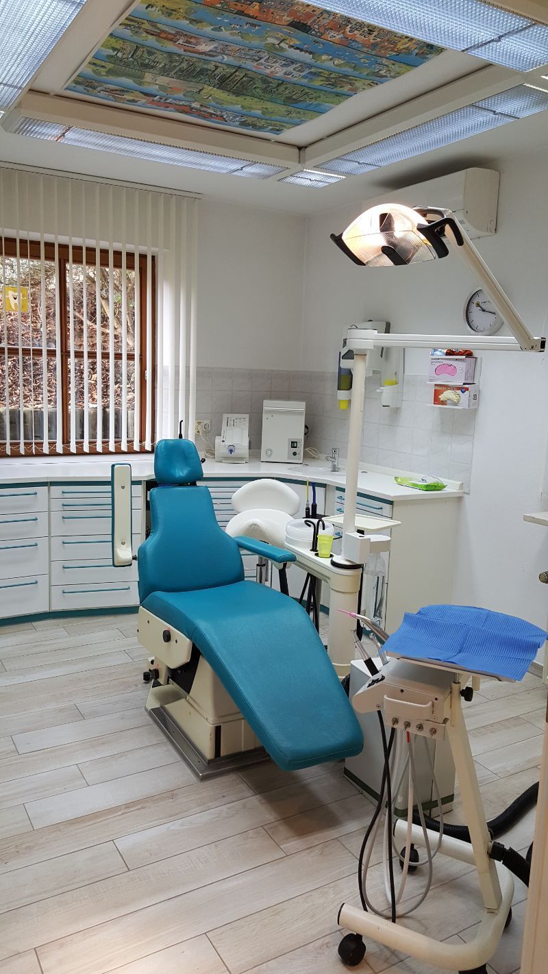 Behandlungszimmer beim Zahnarzt