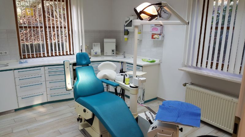 Behandlungszimmer beim Zahnarzt