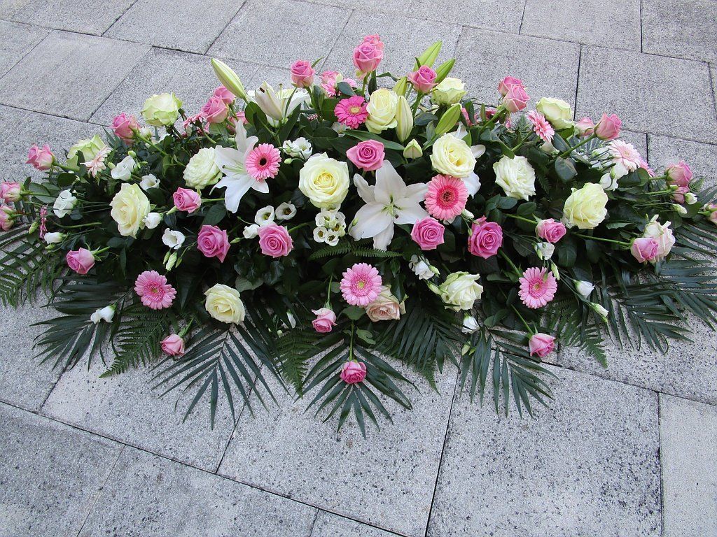 Dessus de cercueil rose