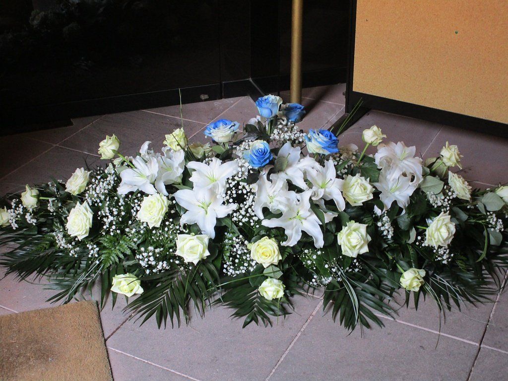 Dessus de cercueil blanc/mauve