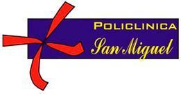 Un logotipo para la Policlínica San Miguel con un lazo rojo.