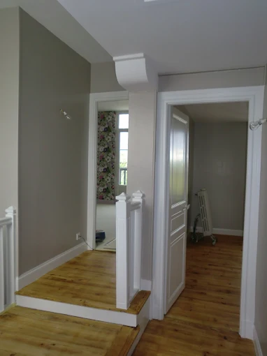 Une maison avec du parquet.