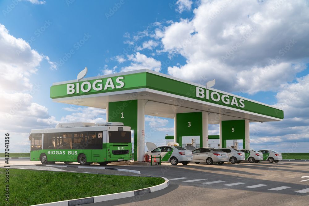 Grüne Biogas-Tankstelle mit Bus und Autos.
