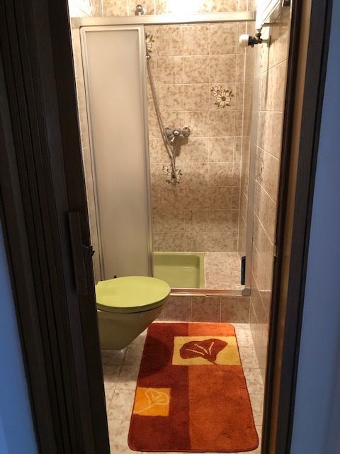 Toilette und Dusche