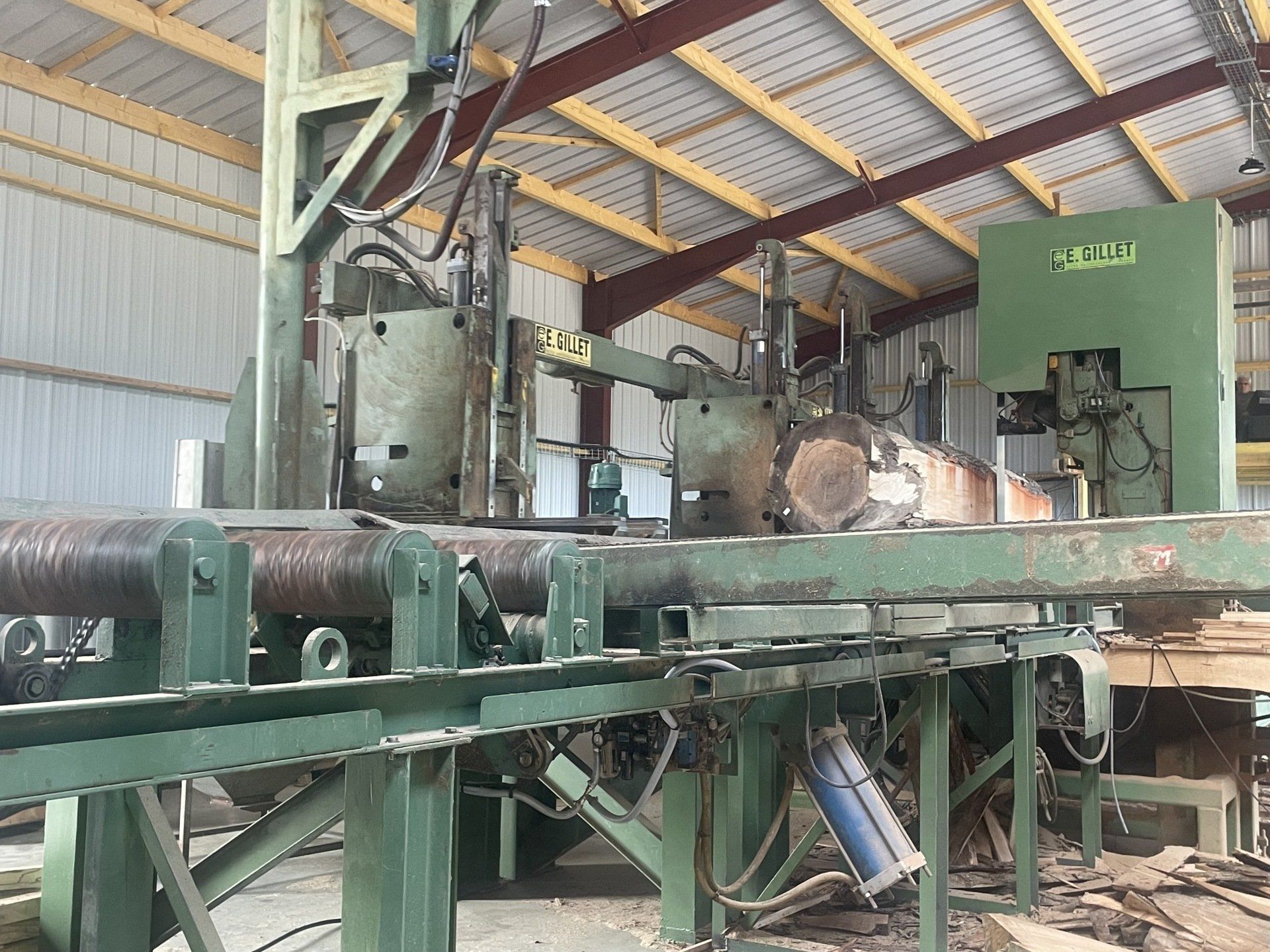 Machine à couper le bois