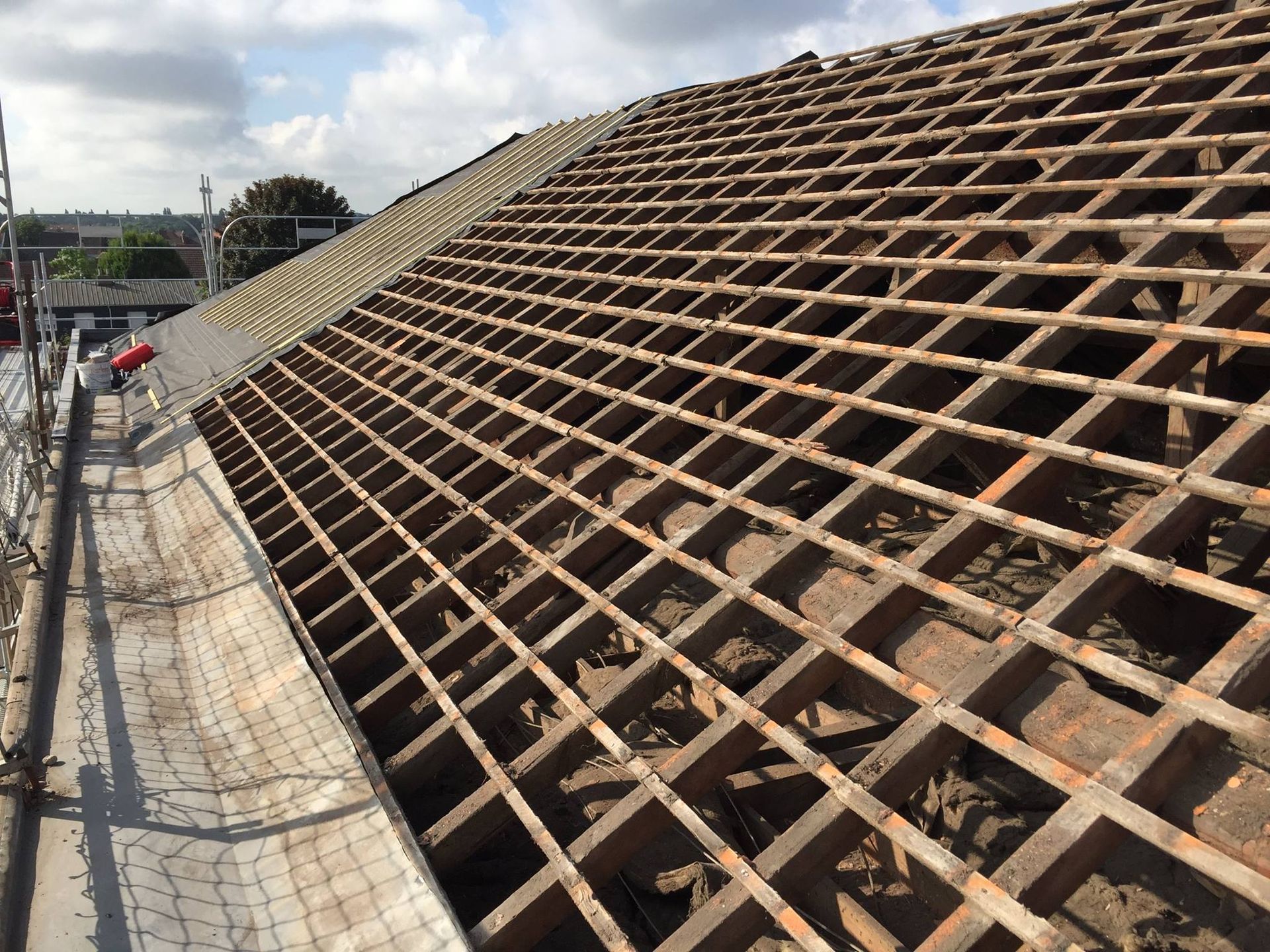 Poutres de charpente à remplacer