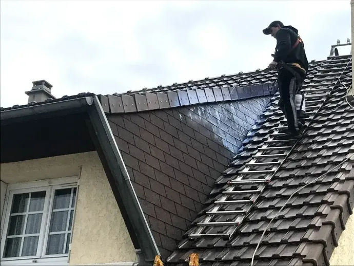 Application de traitement hydrofuge sur un toit