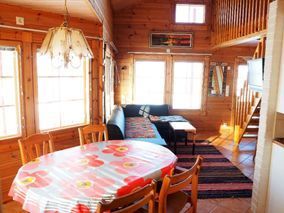 Vuokramökin olohuone