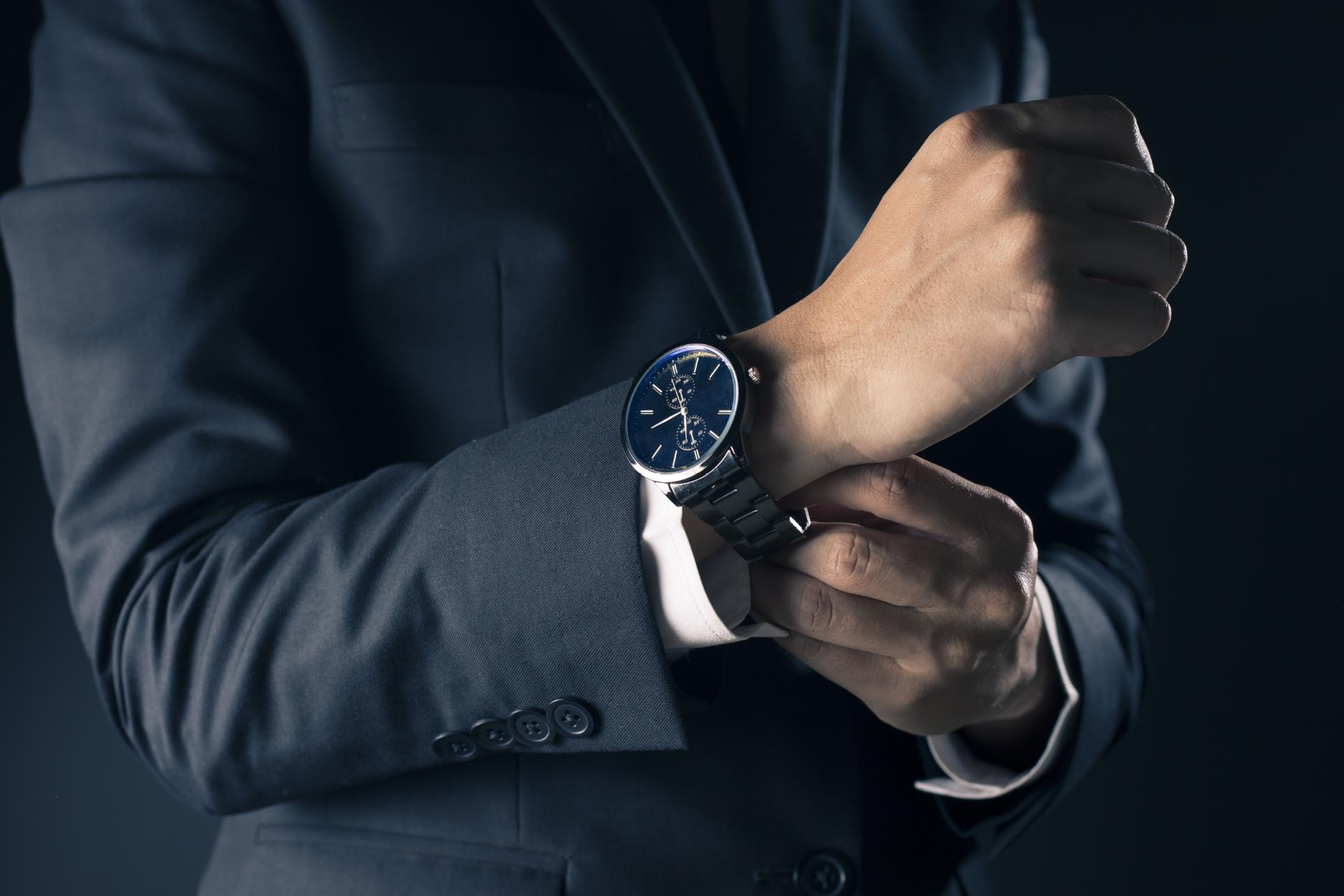Mann mit Armbanduhr