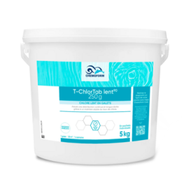 Seau blanc de produit nettoyant turquoise T-Chlor T emt avec étiquette de 5 kg
