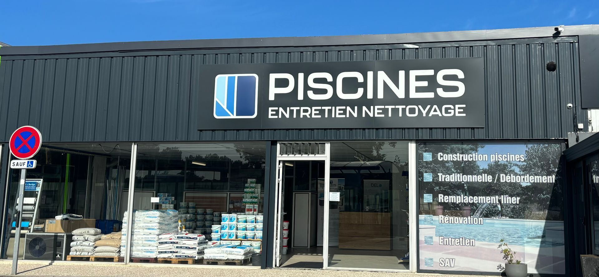 Devanture de l'entreprise Piscines Entretien Nettoyage
