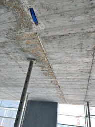 Bau HomeServices GmbH – frische Betondecke wird gestützt