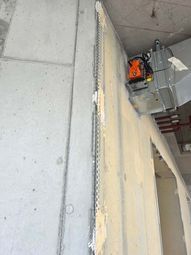 Bau HomeServices GmbH – Spachtelmasse auf Betonwand