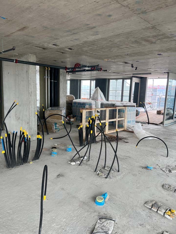 Bau HomeServices GmbH – Rohbau mit verlegten Kabeln und Sprinkleranlage