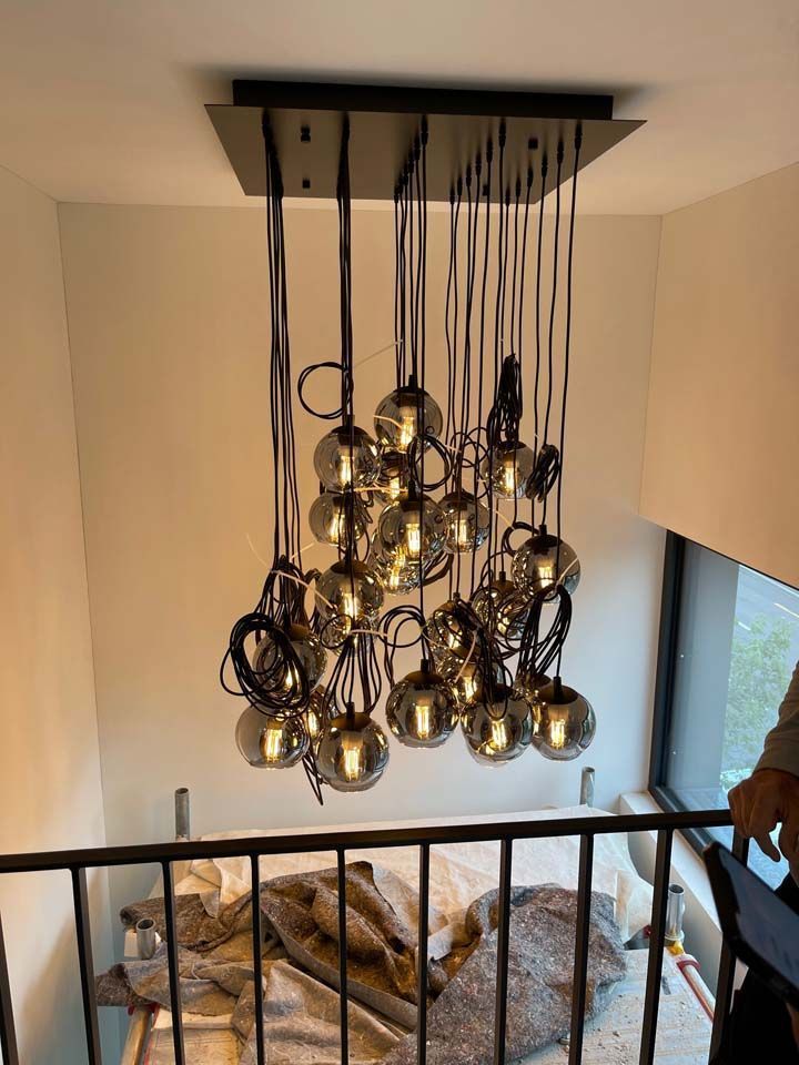 Bau HomeServices GmbH – Installation von Designlampen