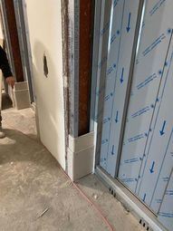 Bau HomeServices GmbH – mit Folie geschützte Aufzugtüren