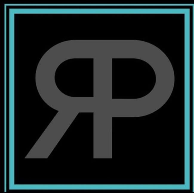 Logotipo RR estilizado en gris oscuro sobre fondo negro con borde verde azulado.