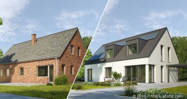 Ein direkter Vorher-Nachher-Vergleich eines Einfamilienhauses: Links die ursprüngliche Klinkerfassade mit Satteldach, rechts die modernisierte Version mit weißem Putz, großen Fensterfronten, Dachgauben und Solaranlage.