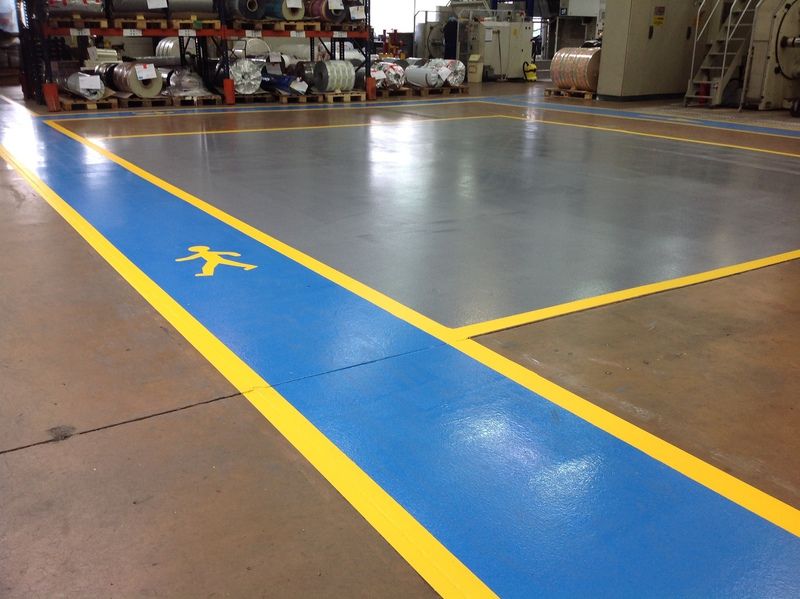 Marquage de zone piétonne dans une industrie