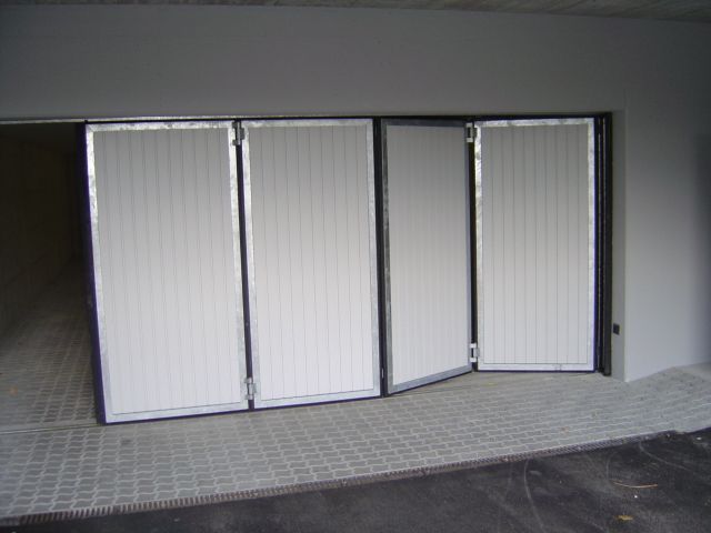 Schiebefalttor | Torbau und Antriebstechnik für Garagentore aus Niederweningen in Zürich