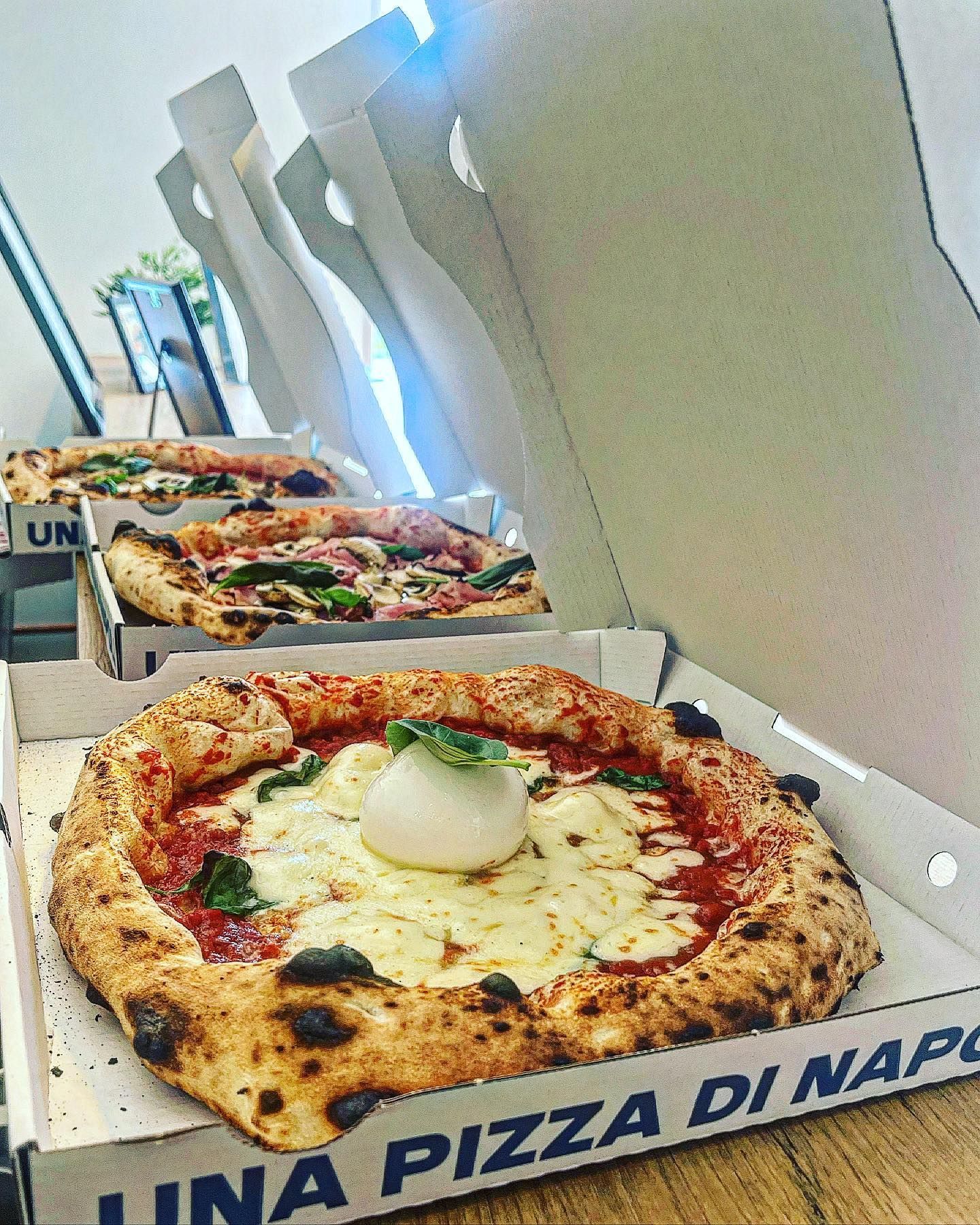 3 pizzas à emporter