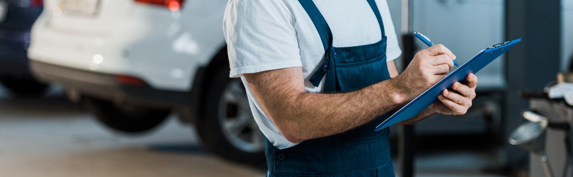 Examen d'un véhicule dans une carrosserie