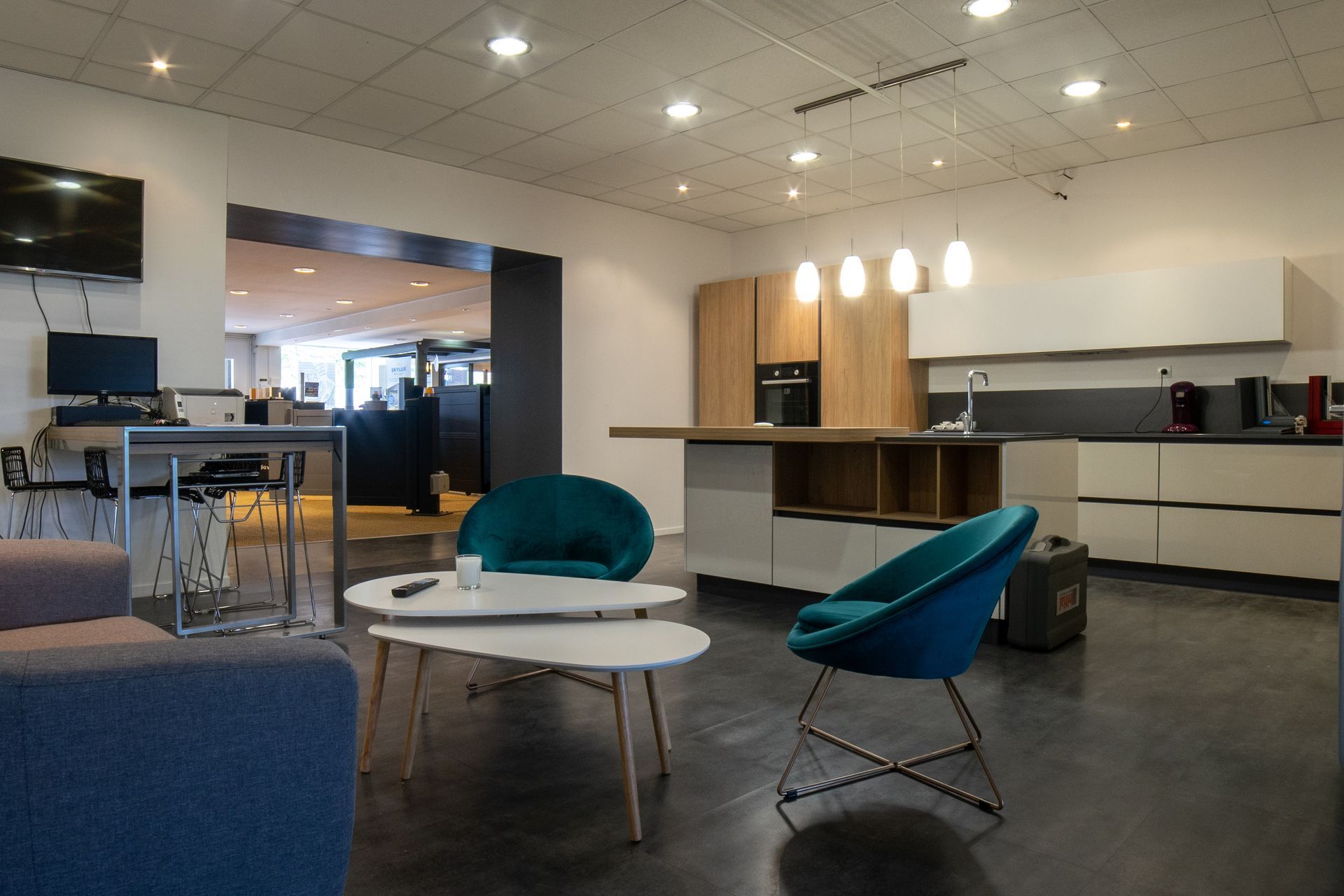 Espace de rendez-vous dans un showroom
