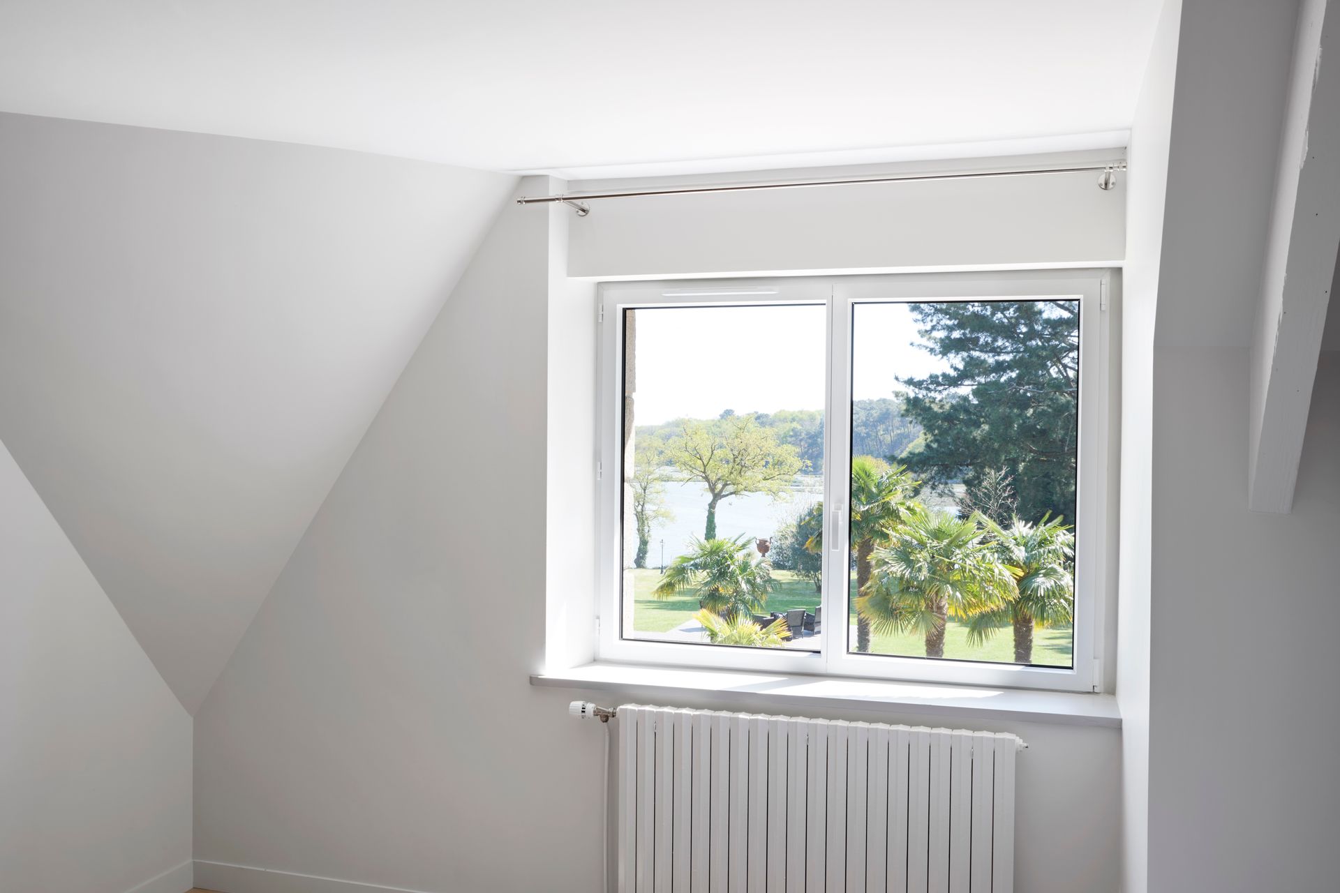 Fenêtre double au-dessus d'un radiateur