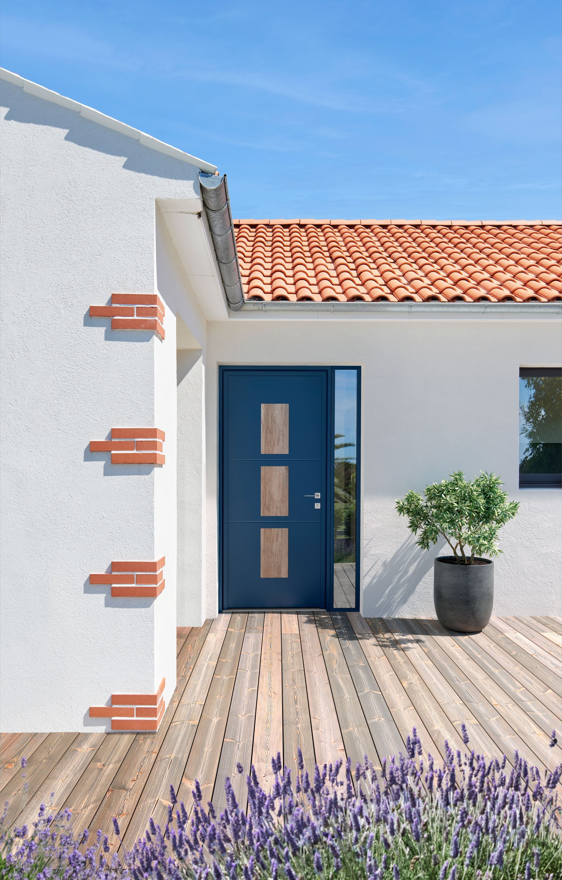 Porte d'entrée bleu marine semi-vitrée